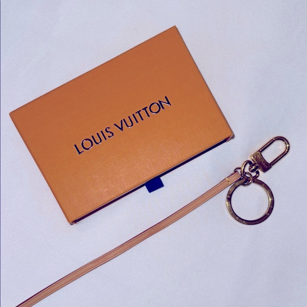 💼 🔑 💝 Louis Vuitton Key Ring + LV Gift Box